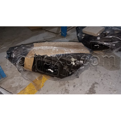 Headlight Right A1769060201