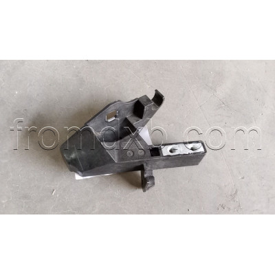 Bracket Right Side A2056203501