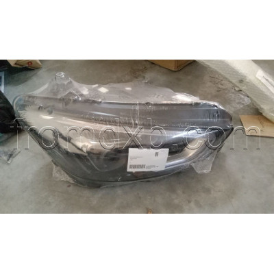 Headlight Right A2909060601