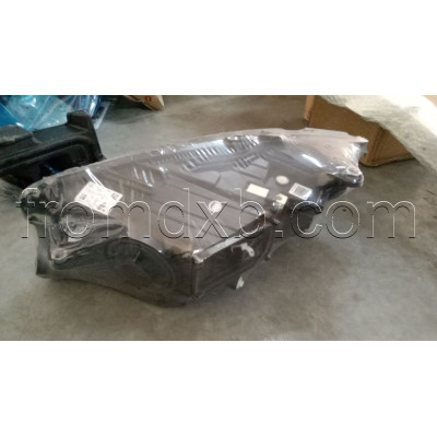 Headlight Right A2909060601