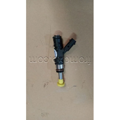 Engine Fuel Injector A1390700500